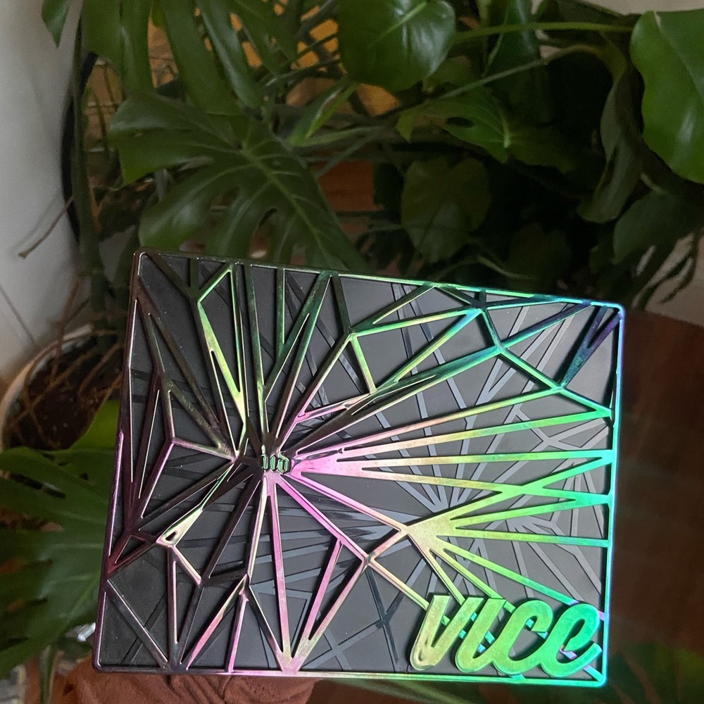 Urban Decay Vice 4 Eyeshadow Palette